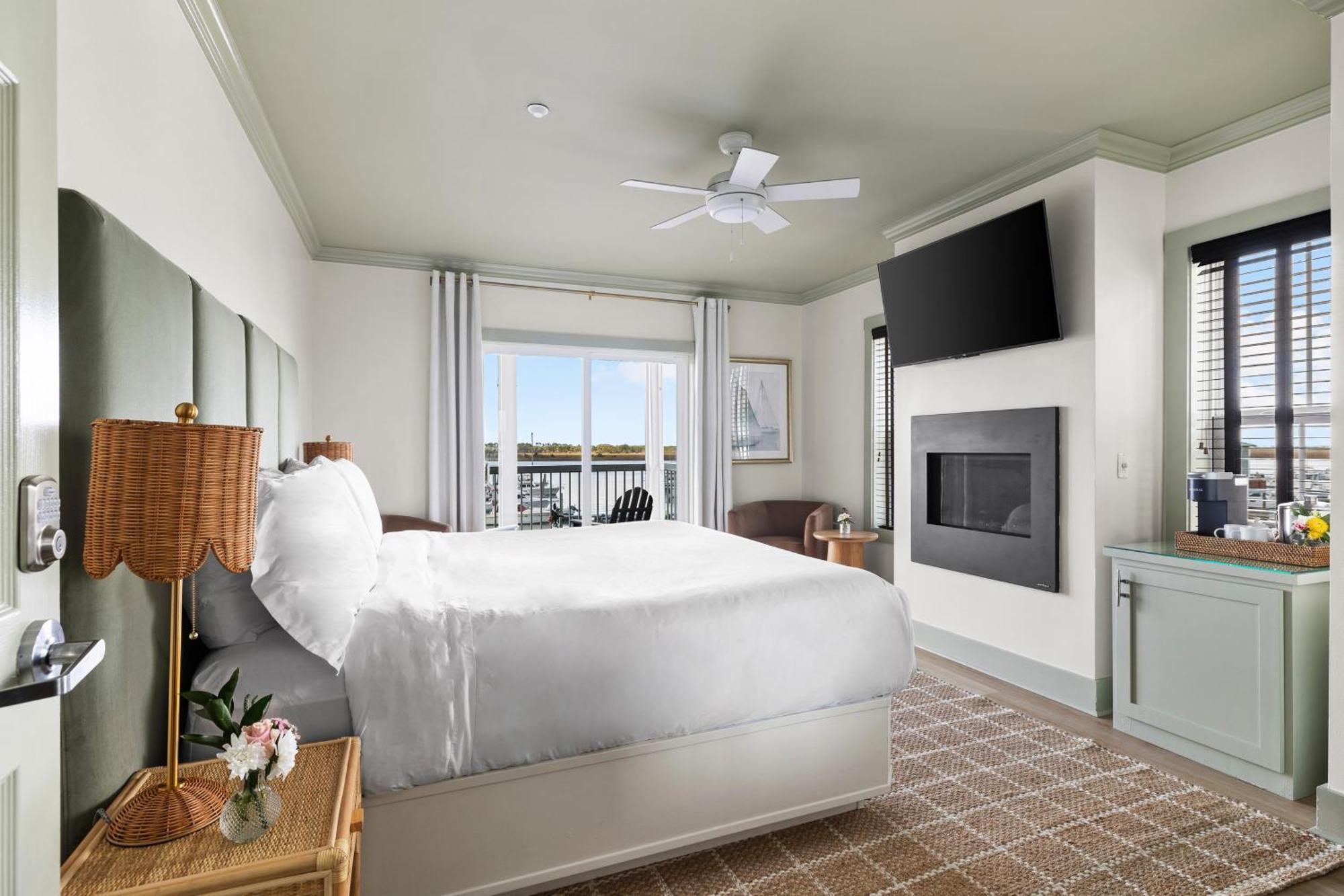 Regatta Inn - Adults Only フォーリービーチ エクステリア 写真